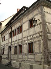 Konstanz, Niederburggasse 9 Ecke Tulengasse; Blick in die Niederburggasse / Ehem. Domstifts-Pfründhaus in 78462 Konstanz