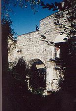 Tor in der Stadtmauer. Von Süden. / Stadtgraben bei der Stadtmühle in 74523 Schwäbisch Hall Tor in der Stadtmauer. Von Süden. / Stadtgraben bei der Stadtmühle in 74523 Schwäbisch Hall
