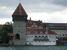 Rheinsteig 2 (Rheintorturm) und 4 (Lesehalle); Blick nach Süden
/ Rheintorturm in 78462 Konstanz Rheinsteig 2 (Rheintorturm) und 4 (Lesehalle); Blick nach Süden
/ Rheintorturm in 78462 Konstanz