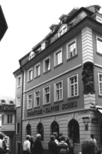 Café Scheu, Wohn- und Geschäftshaus, Ansicht von Westen,
Urheber: Regierungspräsidium Karlsruhe, RPK, Ref. 26 / Café Scheu, Wohn- und Geschäftshaus in 69117 Heidelberg-Altstadt Café Scheu, Wohn- und Geschäftshaus, Ansicht von Westen,
Urheber: Regierungspräsidium Karlsruhe, RPK, Ref. 26 / Café Scheu, Wohn- und Geschäftshaus in 69117 Heidelberg-Altstadt