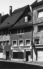 Straßenseite Wohn- und Geschäftshaus "Zur Dogge" (1971) / Wohnhaus in 78426 Konstanz Straßenseite Wohn- und Geschäftshaus "Zur Dogge" (1971) / Wohnhaus in 78426 Konstanz