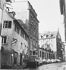 Südflanke der Münzgasse Ecke Tirolergasse vor ihrem Abbruch (um 1960) / Wohnhaus in 78426 Konstanz