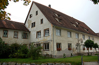 Straßenansicht von Haupthaus mit Ausgeding links / Gasthaus Adler  in 88682 Weildorf (01.10.2013 - S. Uhl)