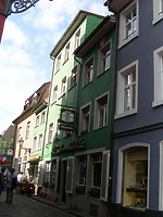 Straßenfassaden Haus A-C (von li. nach re.) / Haus „Zum Kleinen Strahl“ (Haus B) in 79098 Freiburg, Altstadt (29.05.2008 - Baukern (Löbbecke))