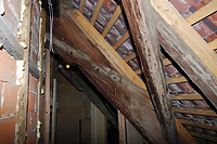 1.DG. Querbund mit liegendem Stuhl. Aussteifung mit verblattetem, mehrfach abgestuftem Kopfband. / Wohnhaus in 88682 Salem-Neufrach (05.06.2015) 1.DG. Querbund mit liegendem Stuhl. Aussteifung mit verblattetem, mehrfach abgestuftem Kopfband. / Wohnhaus in 88682 Salem-Neufrach (05.06.2015)
