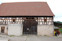 Die Rautenmuster und Rautenöffnungen über dem Tennentor nehmen renaissancezeitliche Motive auf und zeugen von Ansprüchen an ein „schmückendes“ Bauwerk. / Scheune in 71549 Auenwald, Däfern (04.08.2010) Die Rautenmuster und Rautenöffnungen über dem Tennentor nehmen renaissancezeitliche Motive auf und zeugen von Ansprüchen an ein „schmückendes“ Bauwerk. / Scheune in 71549 Auenwald, Däfern (04.08.2010)