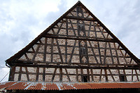 Der Südgiebel unseres Betrachtungsobjektes. / Scheune in 71549 Auenwald, Däfern (04.08.2010) Der Südgiebel unseres Betrachtungsobjektes. / Scheune in 71549 Auenwald, Däfern (04.08.2010)