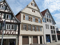 Ansicht des Gebäudes von Südwesten / Wohn- und Geschäftshaus in 73614 Schorndorf (06.07.2011 - Markus Numberger, Esslingen)