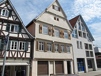 Ansicht des Gebäudes von Südwesten / Wohn- und Geschäftshaus in 73614 Schorndorf (06.07.2011 - Markus Numberger, Esslingen) Ansicht des Gebäudes von Südwesten / Wohn- und Geschäftshaus in 73614 Schorndorf (06.07.2011 - Markus Numberger, Esslingen)