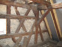 Geschweifte Andreaskreuze und Kopfwinkelhölzer belegen die einstige
Fachwerksichtigkeit / Wohn- und Geschäftshaus in 73614 Schorndorf (06.07.2011 - Markus Numberger, Esslingen) Geschweifte Andreaskreuze und Kopfwinkelhölzer belegen die einstige
Fachwerksichtigkeit / Wohn- und Geschäftshaus in 73614 Schorndorf (06.07.2011 - Markus Numberger, Esslingen)