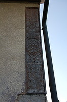 Geschnitzter Eckständer Südostecke. / Ehem. Bauernhaus in 74632 Neuenstein (14.06.2010)