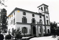 Gailingen, Schloss Rheinburg- Nordansicht / Ehem. Villa, sog. "Schloss Rheinburg" in 78262 Gailingen am Hochrhein, Rheinburg (Landesamt für Denkmalpflege Freiburg, Bildarchiv) Gailingen, Schloss Rheinburg- Nordansicht / Ehem. Villa, sog. "Schloss Rheinburg" in 78262 Gailingen am Hochrhein, Rheinburg (Landesamt für Denkmalpflege Freiburg, Bildarchiv)