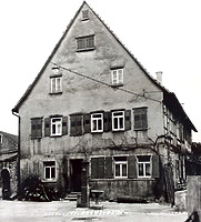 Westseite um 1950 / Wohnhaus und Scheune mit Sommerstube (beides abgegangen) in 74354 Besigheim (Stadtarchiv Besigheim)