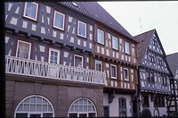 Ostseite (graues und gelbes Fachwerk zeigt die ursprünglichen zwei Gebäude) / Wohnhaus, Gasthaus (Apotheke) in 74354 Besigheim (05.06.2016)