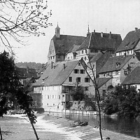 Ansicht von Süden, oberhalb des Streichwehrs und Mühlenkanals / Obere Enzmühle, heute Wohnhaus in 74354 Besigheim (Stadtarchiv Besigheim)