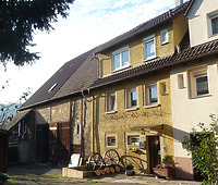 Ansicht von Südost / Wohnhaus, Teil von Doppelhaus und Doppelscheune in 74354 Besigheim (2016 - M. Haußmann)