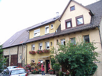 Ensemble 57 und 59, Ansicht von Südost / Wohnhaus, Teil von Doppelhaus und Doppelscheune in 74354 Besigheim (2007 - Denkmalpflegerischer Werteplan, Gesamtanlage Besigheim, Regierungspräsidium Stuttgart)