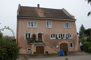 Ansicht von Nordosten / Ehem. Haus des Kastenvogts in 79787 Lauchringen-Oberlauchringen (2012 - Burghard Lohrum) Ansicht von Nordosten / Ehem. Haus des Kastenvogts in 79787 Lauchringen-Oberlauchringen (2012 - Burghard Lohrum)
