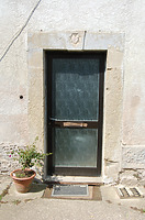 Eingangsbereich auf der Ostseite mit der Inschrift 1818 / Ehemaliges Gutshaus in 74219 Möckmühl, Züttlingen (02.08.2012 - Gerd Schäfer)
