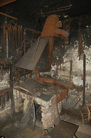 Ausschnitt aus der Schmiedewerkstatt / Alte Schmiede in 74670 Forchtenberg, Sindringen (08.04.2013) Ausschnitt aus der Schmiedewerkstatt / Alte Schmiede in 74670 Forchtenberg, Sindringen (08.04.2013)