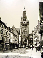 Straßenfassaden und Giebelmauern in 79098 Freiburg, Altstadt (24.08.2016)
