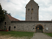 Burg Riedheim, sog. Burgstall in 78247 Hilzingen-Riedheim (15.09.2005 - Verfasser: Schmidt Bau, Restaurator, Öhningen
Verbleib: LDA Freiburg, Dokumentationsarchiv) Burg Riedheim, sog. Burgstall in 78247 Hilzingen-Riedheim (15.09.2005 - Verfasser: Schmidt Bau, Restaurator, Öhningen
Verbleib: LDA Freiburg, Dokumentationsarchiv)