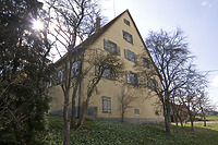 Ehem. Pfarrhaus in 78194 Immendingen-Ippingen (04.04.2005 - Verfasser: Josef Metzger, Architekt, Immendingen
Verbleib: LDA Freiburg, Dokumentationsarchiv)