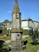 Kriegerdenkmal auf dem Ehrenfriedhof in 77743 Neuried-Altenheim (B. Baldszuhn)