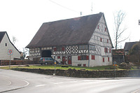 Nordostansicht / Wohnhaus in 78628 Rottweil-Göllsdorf, Gällsdorf (Landesamt für Denkmalpflege Freiburg, Bildarchiv) Nordostansicht / Wohnhaus in 78628 Rottweil-Göllsdorf, Gällsdorf (Landesamt für Denkmalpflege Freiburg, Bildarchiv)