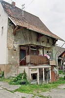 Wohnhaus, Efringen-Kirchen, Am Rebhang 9 + 11- Südostansicht / Wohnhaus in 79588 Efringen-Kirchen, Huttingen (Bildarchiv, Landesamt für Denkmalpflege im Regierungspräsidium Stuttgart, Dienstsitz Freiburg) Wohnhaus, Efringen-Kirchen, Am Rebhang 9 + 11- Südostansicht / Wohnhaus in 79588 Efringen-Kirchen, Huttingen (Bildarchiv, Landesamt für Denkmalpflege im Regierungspräsidium Stuttgart, Dienstsitz Freiburg)