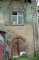 Wohnhaus, Efringen-Kirchen, Am Rebhang 9 + 11 / Wohnhaus in 79588 Efringen-Kirchen, Huttingen (Bildarchiv, Landesamt für Denkmalpflege im Regierungspräsidium Stuttgart, Dienstsitz Freiburg) Wohnhaus, Efringen-Kirchen, Am Rebhang 9 + 11 / Wohnhaus in 79588 Efringen-Kirchen, Huttingen (Bildarchiv, Landesamt für Denkmalpflege im Regierungspräsidium Stuttgart, Dienstsitz Freiburg)