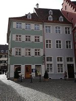 Nordfassade / "Haus zur roten Schär" in 79098 Freiburg, Altstadt (Bildarchiv Freiburg, Landesamt für Denkmalpflege) Nordfassade / "Haus zur roten Schär" in 79098 Freiburg, Altstadt (Bildarchiv Freiburg, Landesamt für Denkmalpflege)