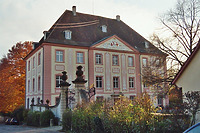 Nordostansicht / Schloss Munzingen in 79112 Freiburg, Munzingen (Bildarchiv Freiburg, Landesamt für Denkmalpflege) Nordostansicht / Schloss Munzingen in 79112 Freiburg, Munzingen (Bildarchiv Freiburg, Landesamt für Denkmalpflege)