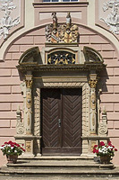 Eingangsportal Südfassade / Schloss Munzingen in 79112 Freiburg, Munzingen (Bildarchiv Freiburg, Landesamt für Denkmalpflege)