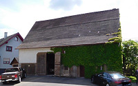 Dornhan-Weiden, Sulzer Straße 46, Wohn- und Ökonomiegebäude, Westansicht / Wohn- und Ökonomiegebäude in 72175 Dornhan-Weiden (Bildarchiv, Landesamt für Denkmalpflege im Regierungspräsidium Stuttgart, Dienstsitz Freiburg) Dornhan-Weiden, Sulzer Straße 46, Wohn- und Ökonomiegebäude, Westansicht / Wohn- und Ökonomiegebäude in 72175 Dornhan-Weiden (Bildarchiv, Landesamt für Denkmalpflege im Regierungspräsidium Stuttgart, Dienstsitz Freiburg)
