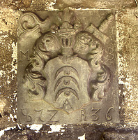 Deißlingen-Lauffen, ehem. Zehnscheuer, Wappenstein des Klosters Rottenmünster über dem Einfahrtstor / ehem. Zehntscheuer in 78652 Deißlingen-Lauffen Deißlingen-Lauffen, ehem. Zehnscheuer, Wappenstein des Klosters Rottenmünster über dem Einfahrtstor / ehem. Zehntscheuer in 78652 Deißlingen-Lauffen