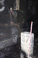 Bauzeitliche Kilometrierung eingemeißelt und Kilometerstein / Württembergische Schwarzwaldbahn in  keine genauere Zuordnung (11.04.2018 - wifu)