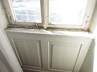 Wohnhaus, Heilbronner Str. 39, Leingarten, Detail Fenster: Kondensatrinne / Wohnhaus in 74211 Leingarten,  keine genauere Zuordnung (22.07.2016)