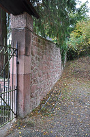 Ausschnitt der Friedhofsmauer / Friedhofsmauer in 77933 Lahr-Sulz (Bildarchiv, Landesamt für Denkmalpflege, Dienstsitz Freiburg)