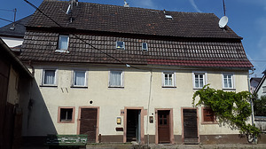 Ostansicht, mit Haus Nr. 29 links und Haus Nr. 31 rechts / Doppelhaushälfte  in 97922 Lauda-Königshofen-Heckfeld (20.07.2018)