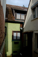 Blick auf den südlichen Abschnitt der östlichen Außenwand. / Wohnhaus in 77761 Schiltach (Stefan Uhl)