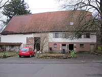 Ansicht des Wohn-Stall-Teils des Einhauses von Nordwesten (2010)
 / Wohnhaus in 73269 Hochdorf (23.11.2011 - Markus Numberger, Esslingen am Neckar)