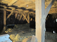 Blick auf die stehende Stuhlkonstruktion im 1. Dachgeschoss des Scheunenteils / Wohnhaus in 73269 Hochdorf (2010 - Markus Numberger, Esslingen am Neckar) Blick auf die stehende Stuhlkonstruktion im 1. Dachgeschoss des Scheunenteils / Wohnhaus in 73269 Hochdorf (2010 - Markus Numberger, Esslingen am Neckar)
