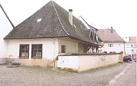 Ansicht Osten / Wohnhaus und Kirchenmauer in 79336 Herbolzheim (2017 - Burghard Lohrum)