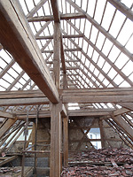 Blick in die innere Konstruktion der Scheune mit Unterfirstgerüst im 2. DG / Doppelscheune in 70794 Filderstadt, Bonlanden (Foto: Tilmann Marstaller) Blick in die innere Konstruktion der Scheune mit Unterfirstgerüst im 2. DG / Doppelscheune in 70794 Filderstadt, Bonlanden (Foto: Tilmann Marstaller)