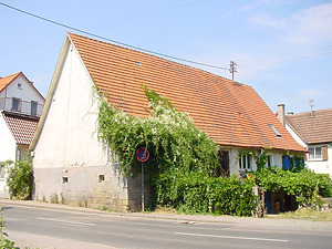 Ansicht von Süden.  / Wohnhaus mit Scheune in 70794 Filderstadt, Plattenhardt ( 03.08.2004  - Tilmann Marstaller)