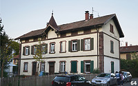 Schwarzwaldstr. 64, "Hausmeisterhaus", Ansicht von Westen. / Knopfhäuslesiedlung - ehem. "Hausmeisterhaus" in 79117 Freiburg, Wiehre (04.2019 - Dipl.-Ing. Stefan King, Freiburg.)