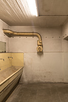Badezimmer 1. OG / Bunker in 70190 Stuttgart, Stuttgart-Ost (13.09.2021 - Foto von studio OLAC)