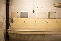 Badezimmer 1. OG / Bunker in 70190 Stuttgart, Stuttgart-Ost (13.09.2021 - Foto von studio OLAC)