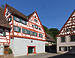 Ansicht vom Hof an der Schlossbergstraße vor dem Gebäude (Kroneneck)

 / Ehem. Gehöft in 72172 Fischingen (12.2022 - Siegfried Gergs)